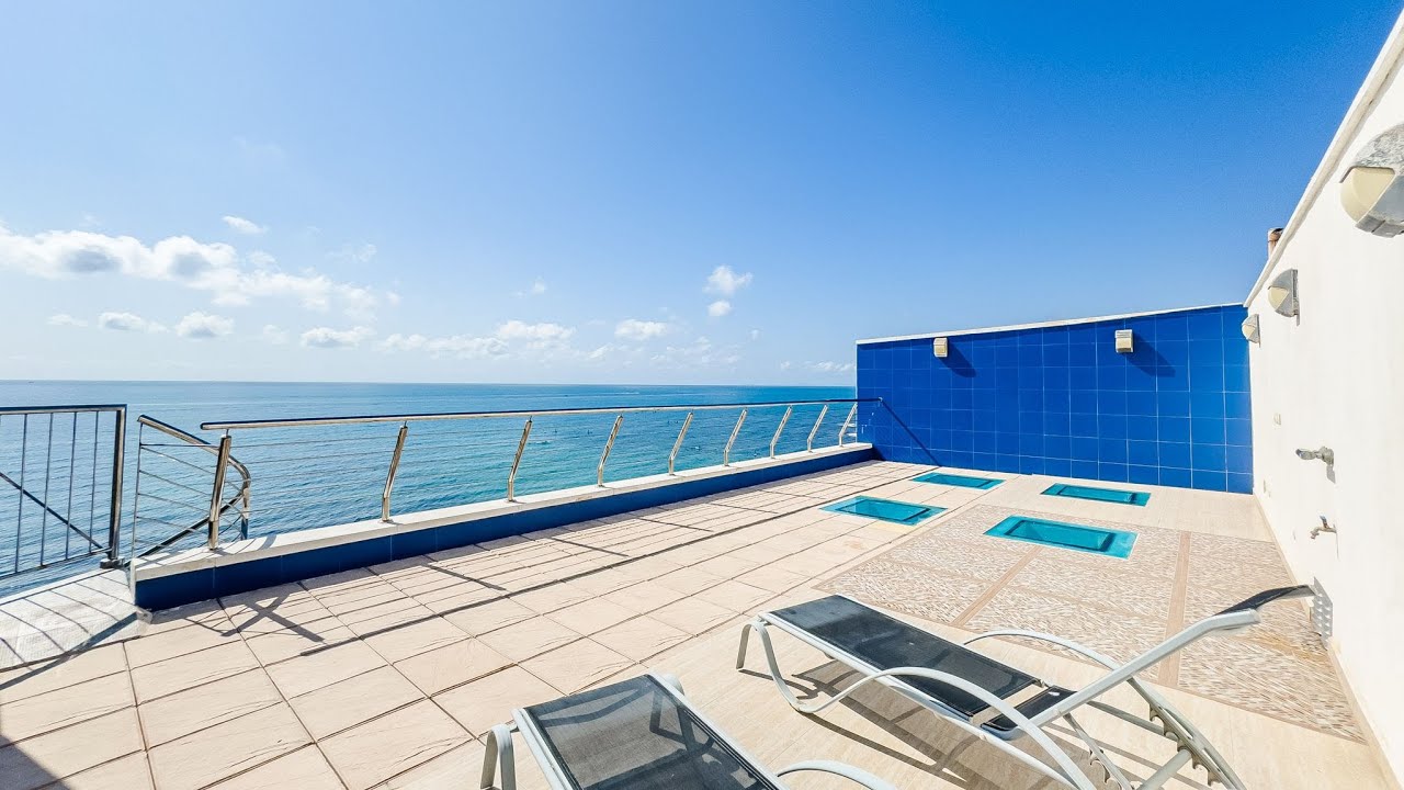 Spectacular penthouse at first line for sale in Torrevieja