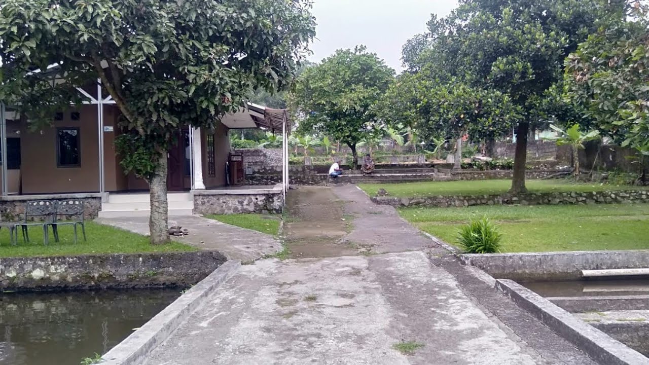 Di jual Rumah cantik pedesaan ada kolam ikan view pegunungan dan sawah di cijeruk bogor