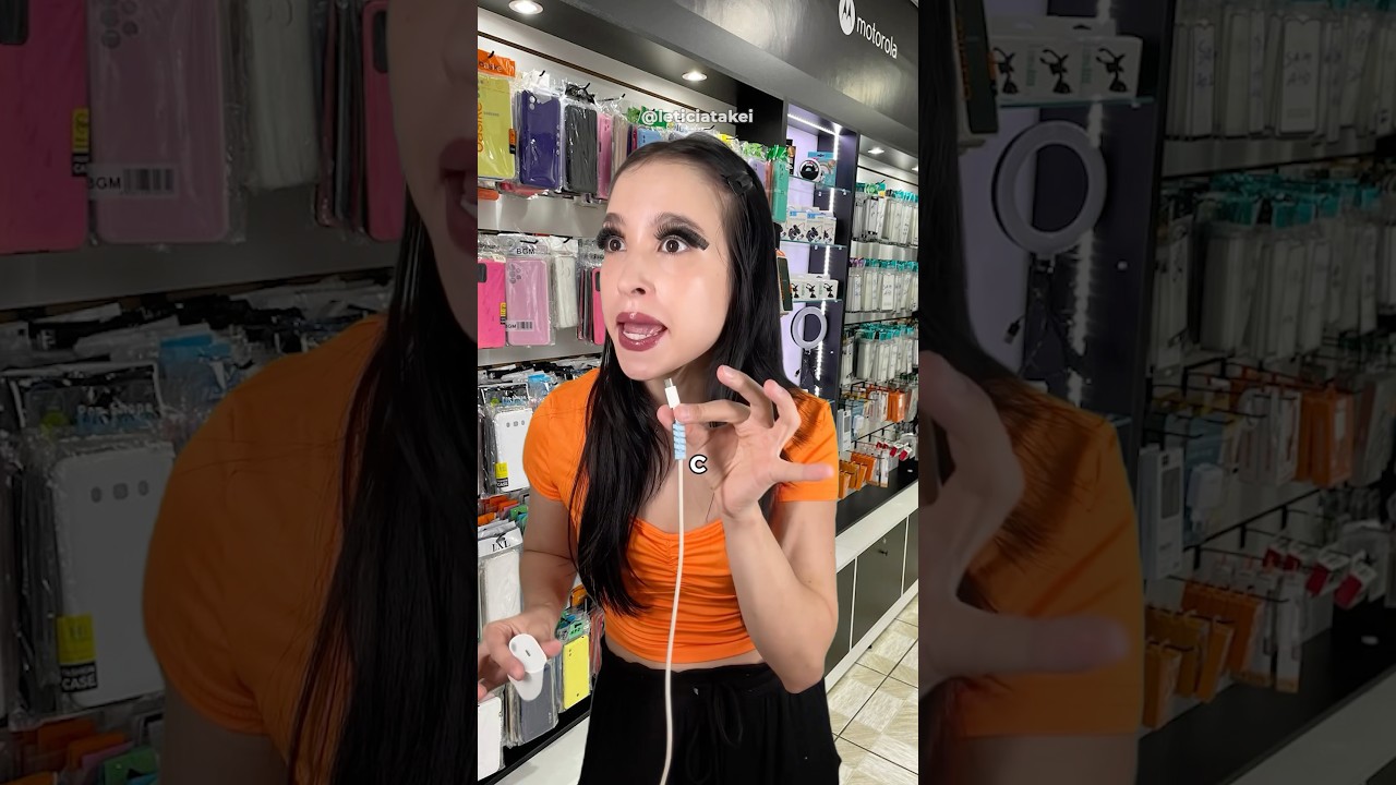 COMPRANDO CARREGADOR DE CELULAR NA MINHA CIDADE KKKKKKK #humor