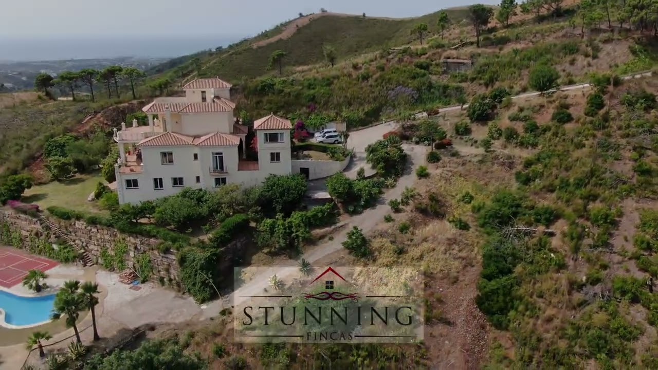 Luxury finca in Estepona with spectacular sea and mountain views