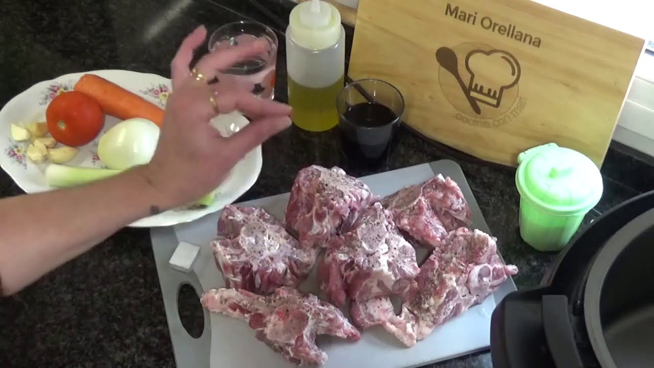 Huesos de espinazo de cerdo en salsa