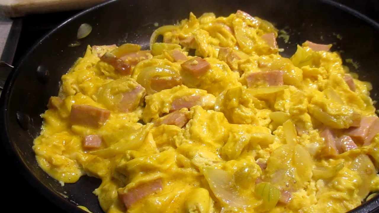 How To Make Perfect Scrambled Eggs with Onion and Ham