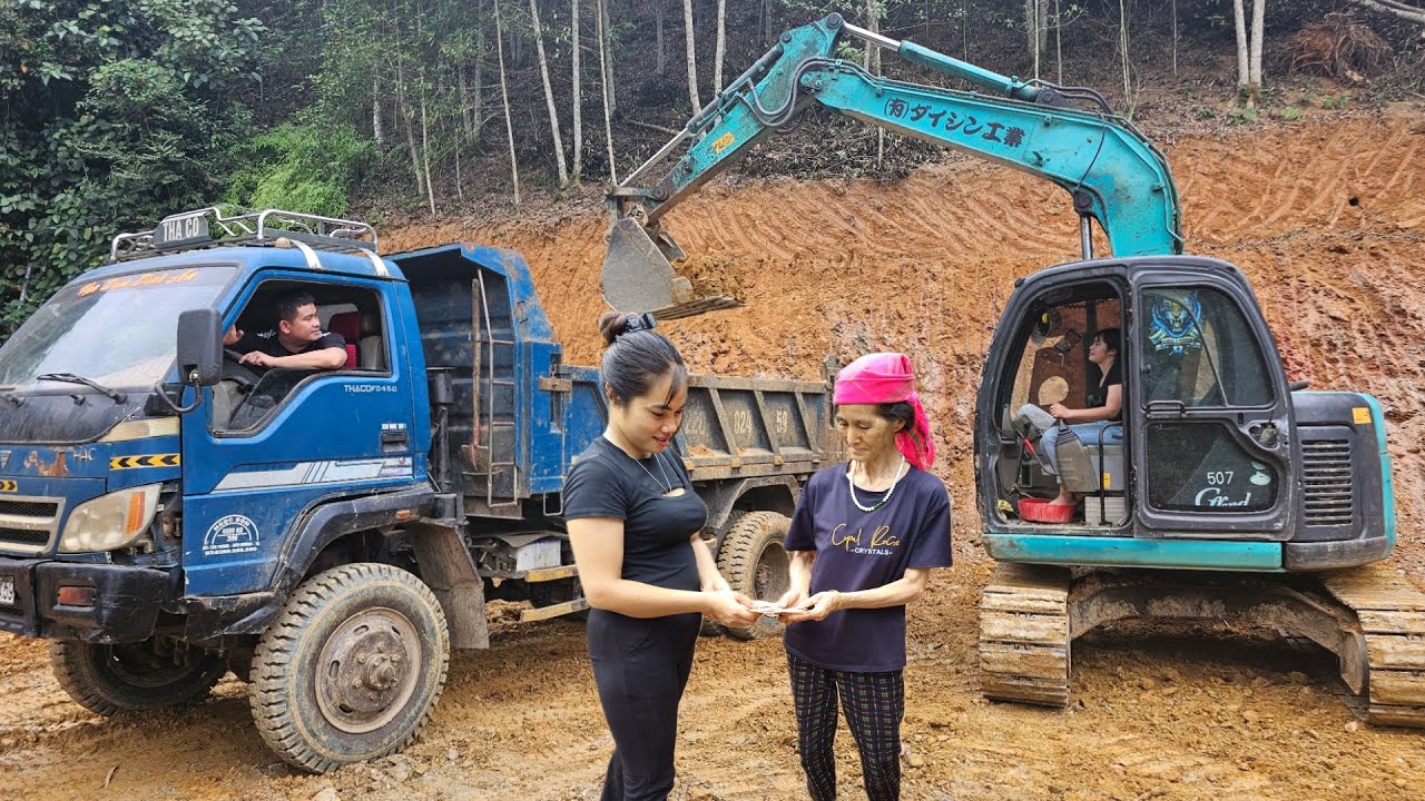 FULL VIDEO: the driver and the girl Driving a leveling excavator,Cars transport land.