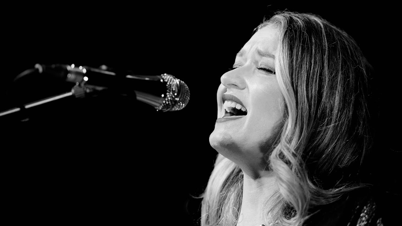 Floating - Whitney Lyman Live in Wrexham, UK