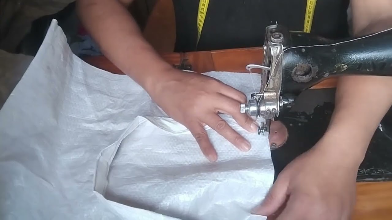 SACOLA FEITO DE SACO PLÁSTICO OU RÁFIA