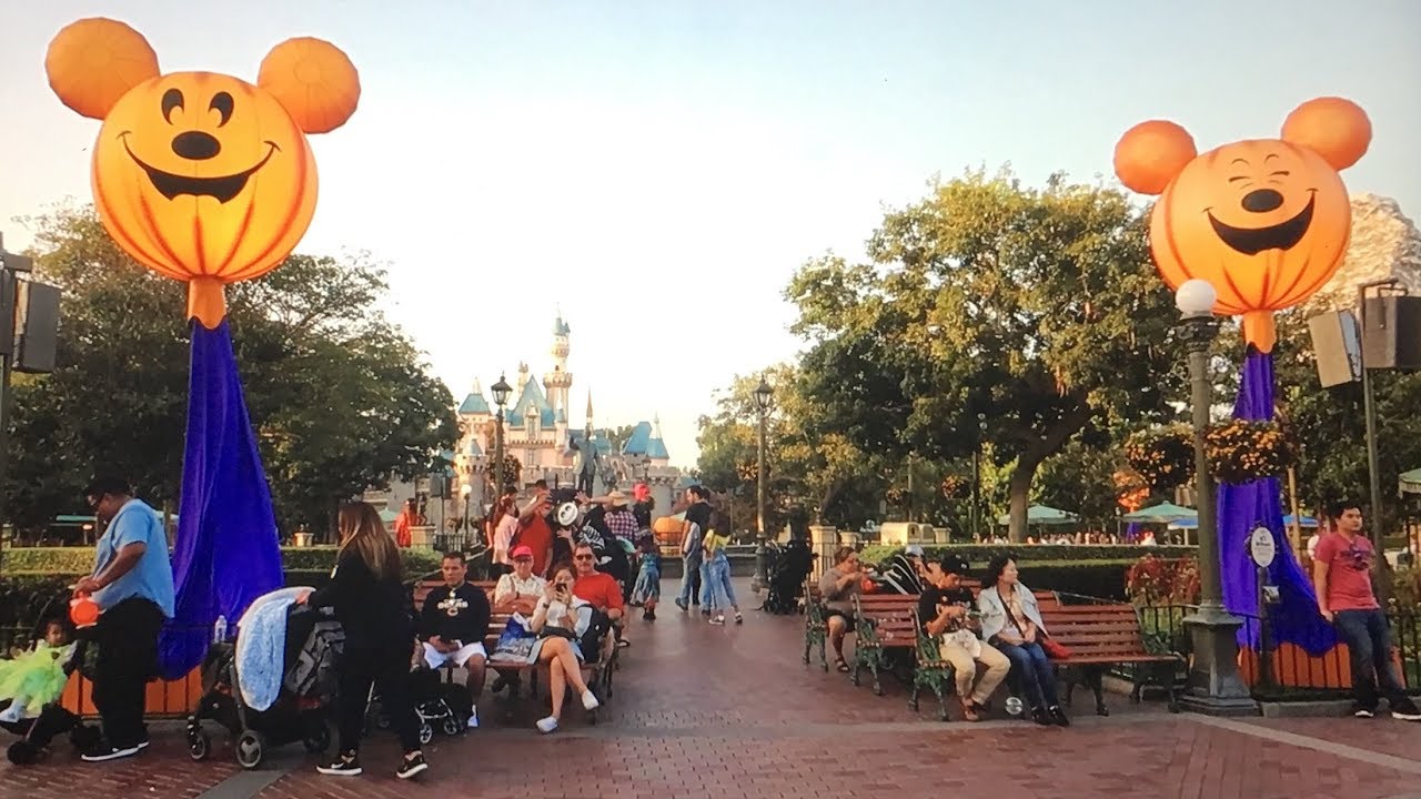 Mickey's Halloween Party at Disneyland OPENING NIGHT VLOG 2017 | Disneyland Vlog #17