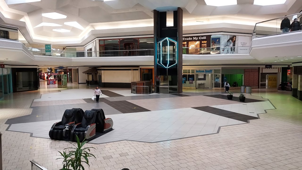 A farewell walk around Lakeforest Mall.