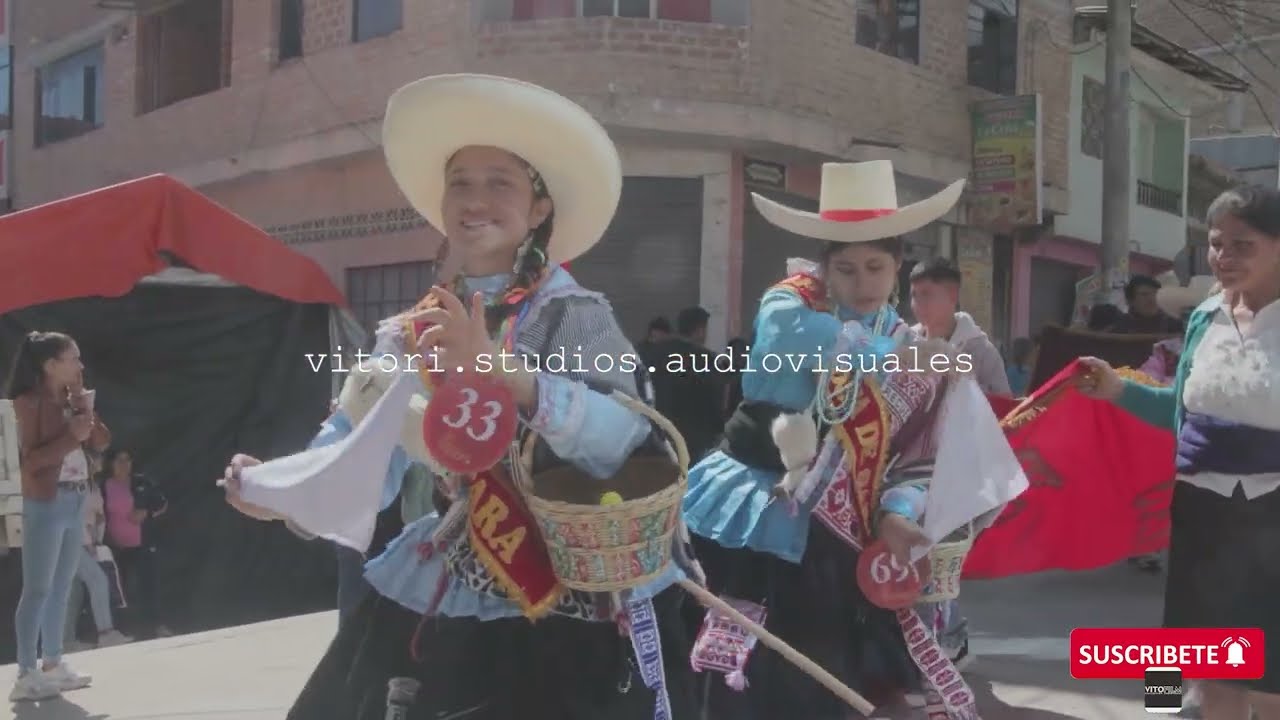 BELLAS CANDIDATAS ADORNAN LA PISTA CON SU CANDOR Y ARMONIOSAS GOZAN BAILANDO EL TIPICO HUAINO