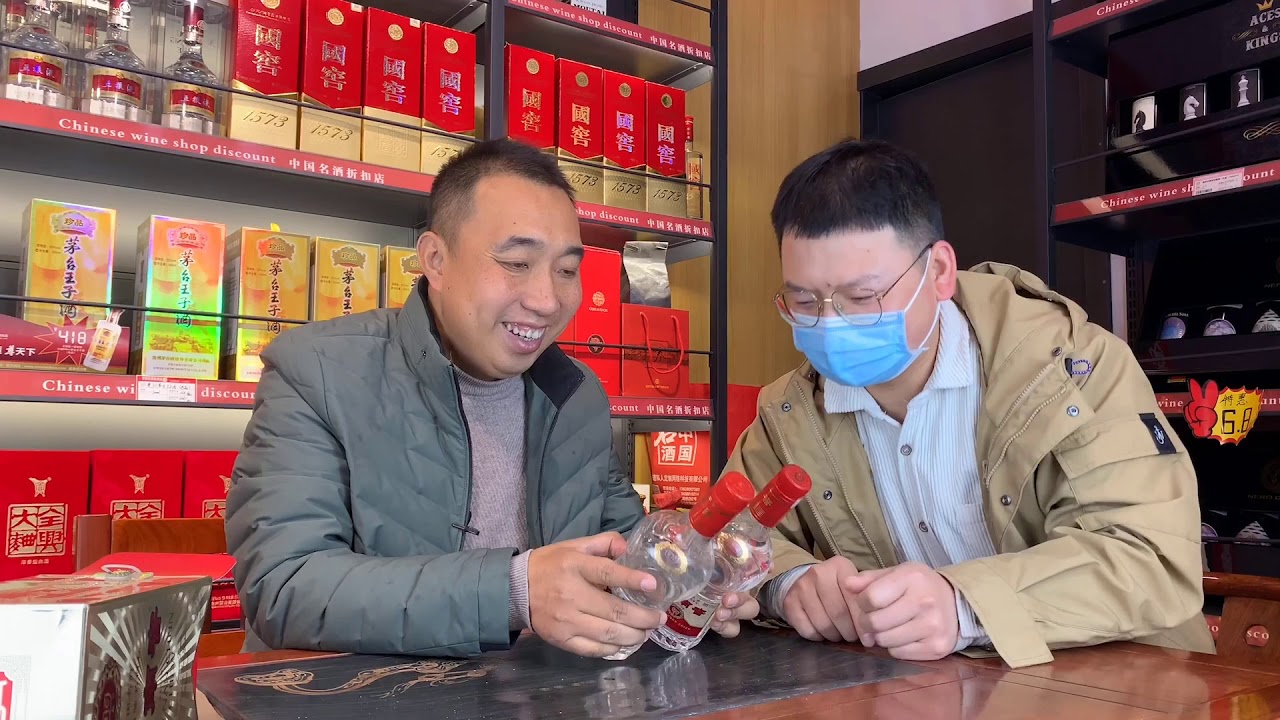 酒友送来2瓶老酒剑南春，一真一假，看根哥如何处理？