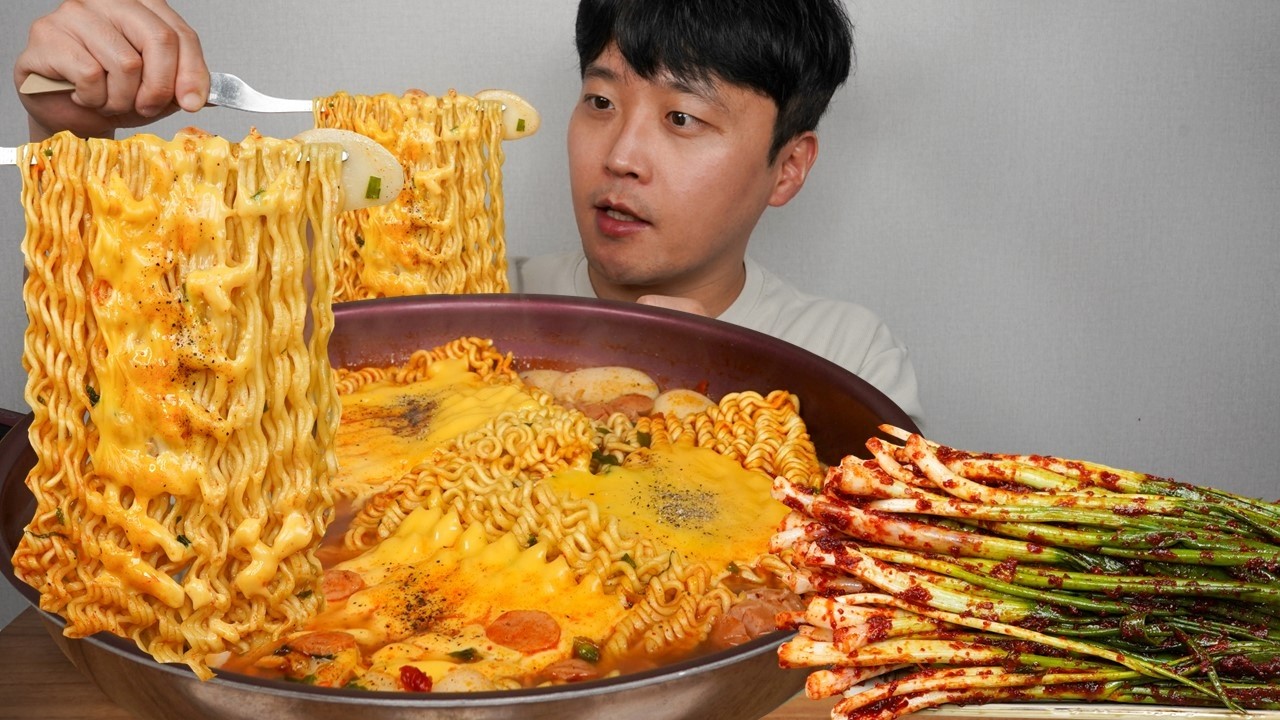 갓담근 파김치와 이것저것 때려넣은 틈새라면 먹방 Green Onion Kimchi MUKBANG