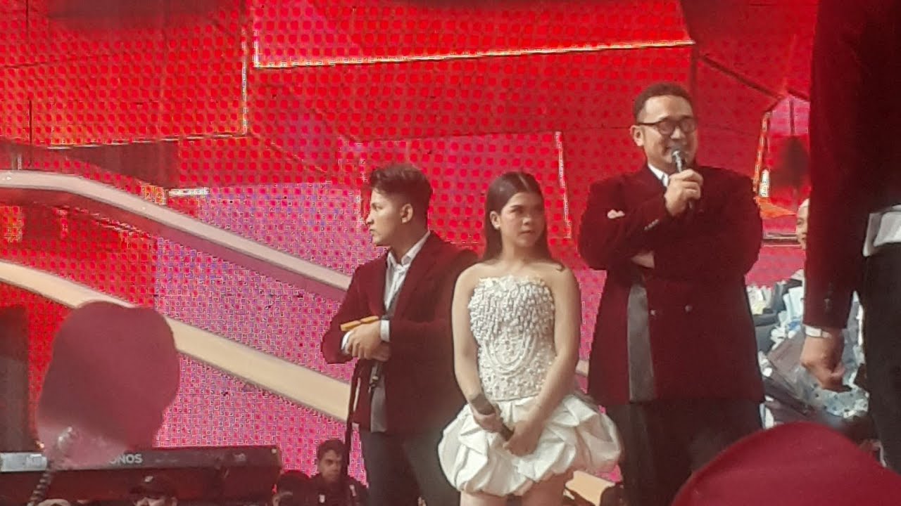 ZAHRA DA7 JADI HOST  WELCOME TO INDOSIAR FAMILY MALAM INI
