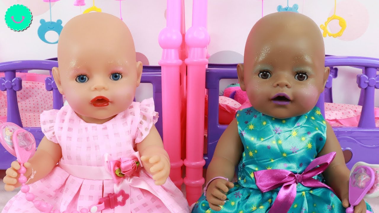 MakeUp Baby Born Juegan a maquillarse con brillos