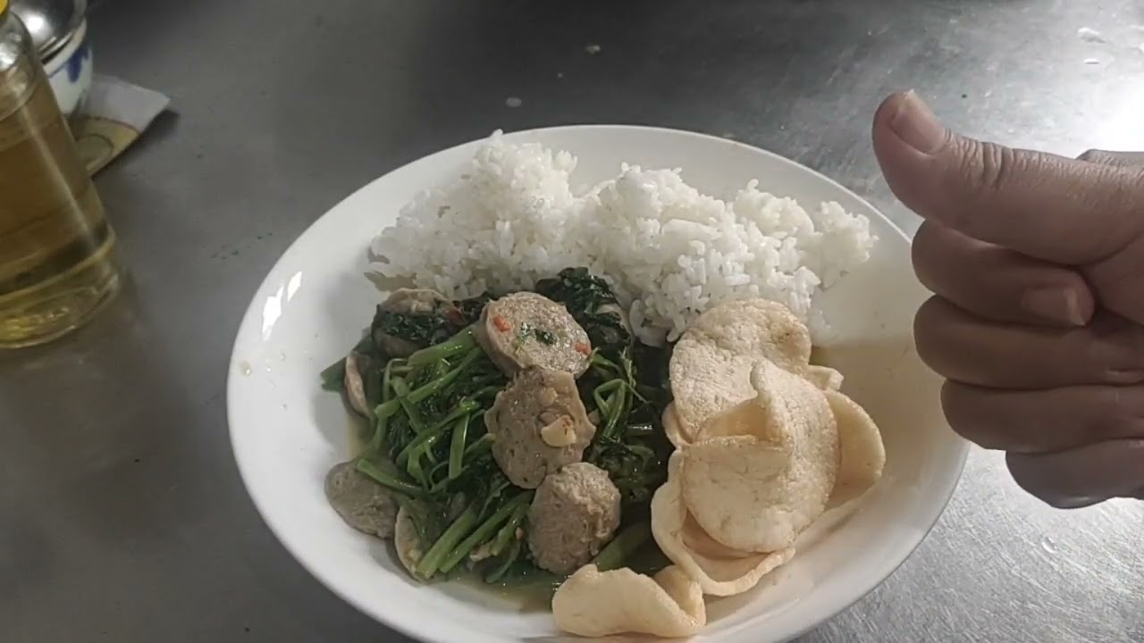 Masak kangkung dan pentol jamur