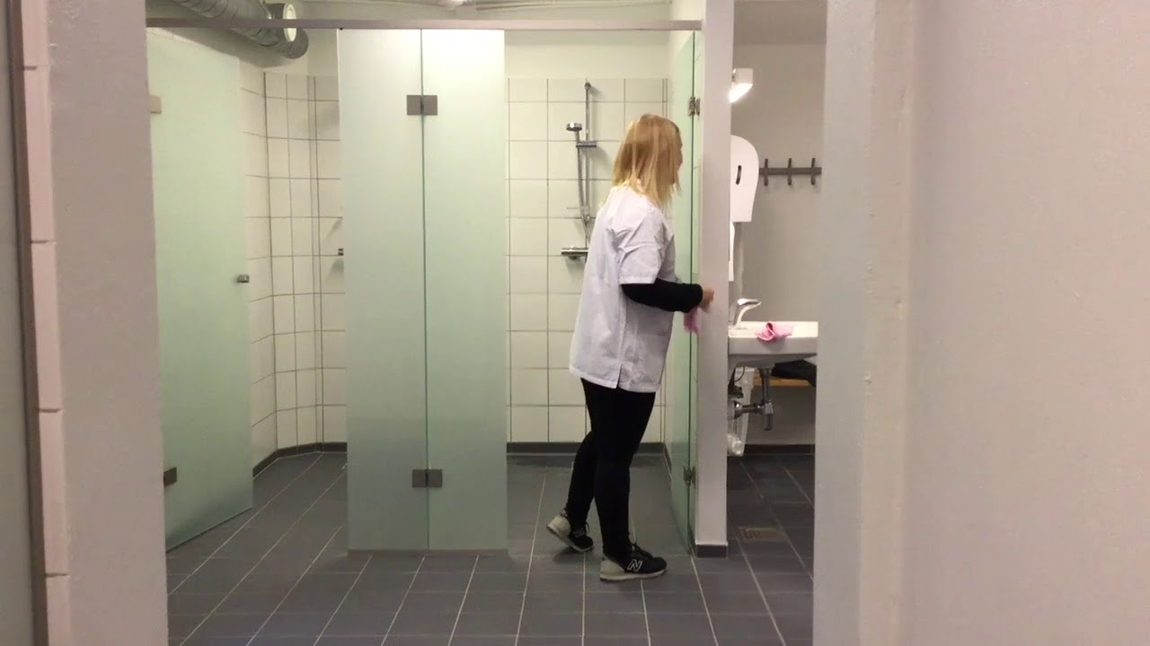 Rengøring af badeværelse