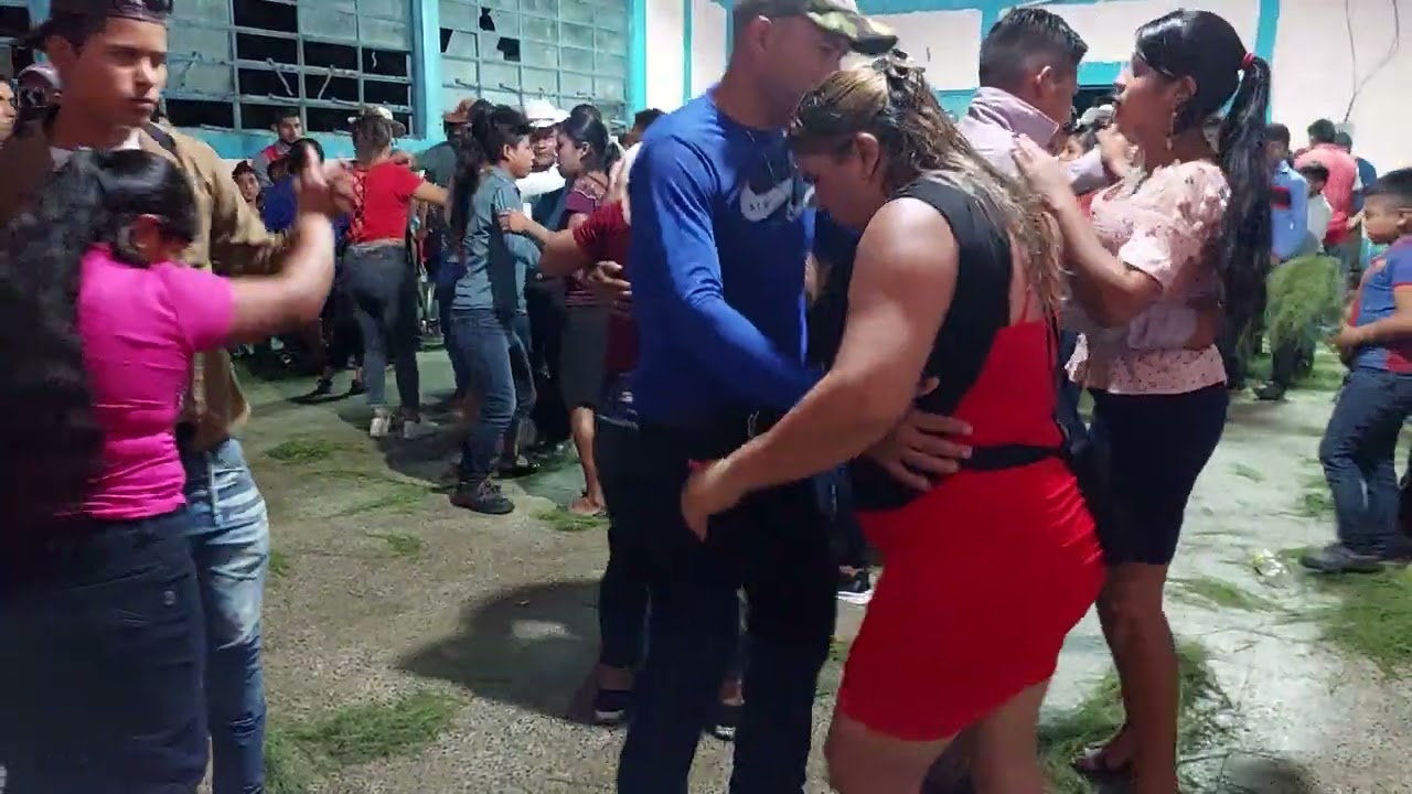 así se baila cumbia en los encuentros