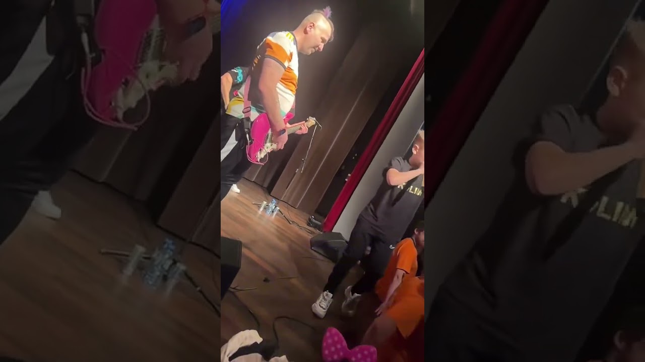 #video #dance #shortvideo #party #lifeisbutadream #concert #youtubeshorts #music #fb #live #viral