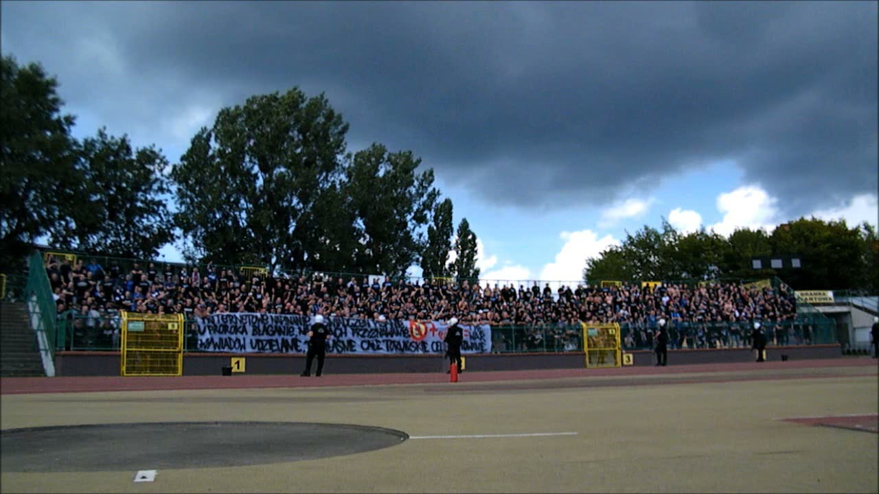 Kibiców Zawiszy na derby (12.09.2021, Elana Toruń - Zawisza Bydgoszcz)