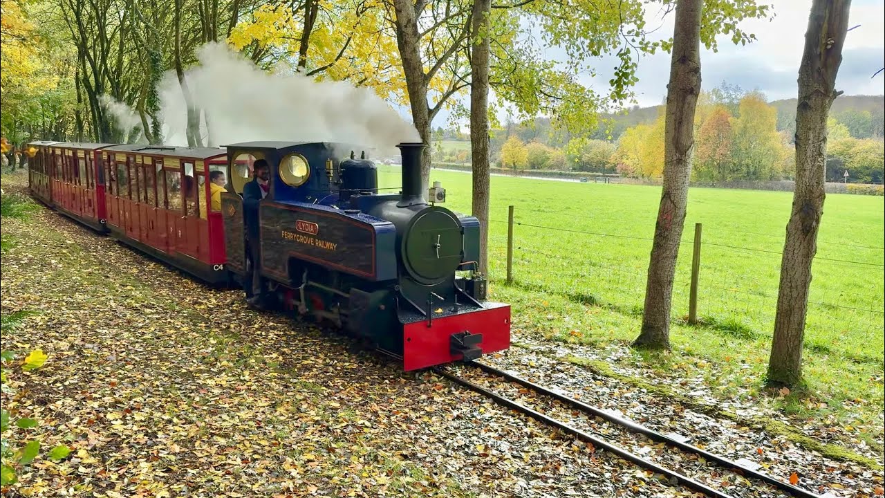 Perrygrove Railway train arriving at Rookwood