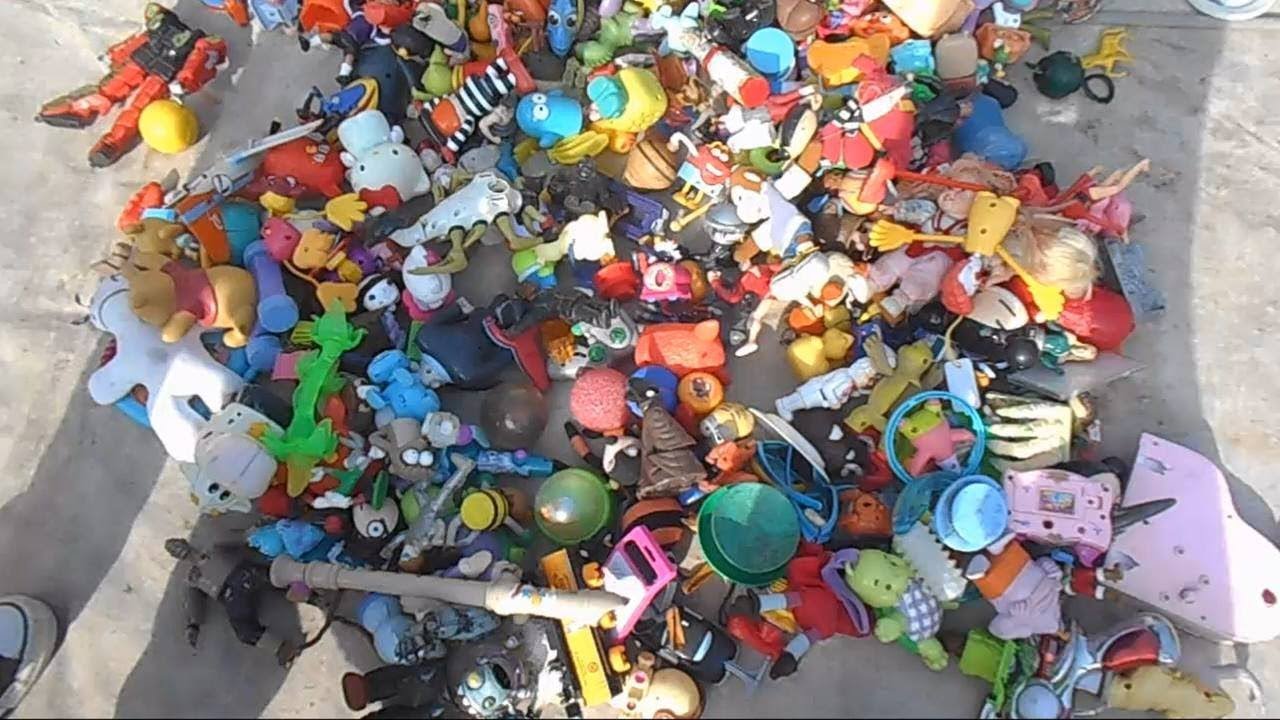 Visitando 2 Tianguis Buscando Figuras Y Coleccionables