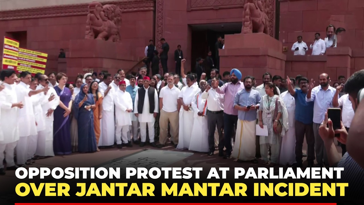 Rahul, Priyanka Gandhi Join Opposition Protest at Parliament Over Jantar Mantar Incident | Congress