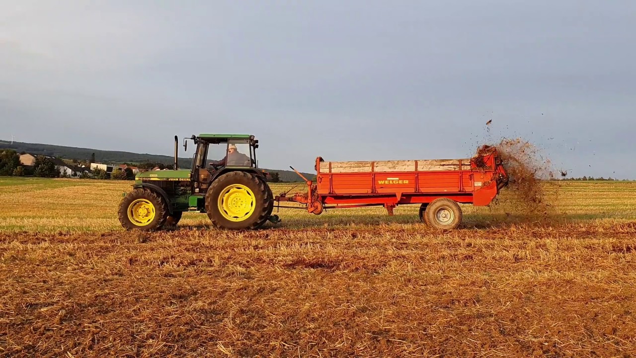 Mist Streuen 2019 mit John Deere 2650 und Welger und John Deere 6620