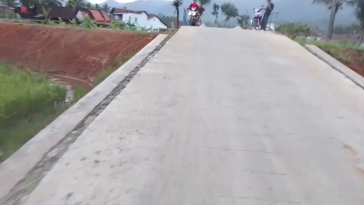Yotokebo pulang lewat jalan kecamatan