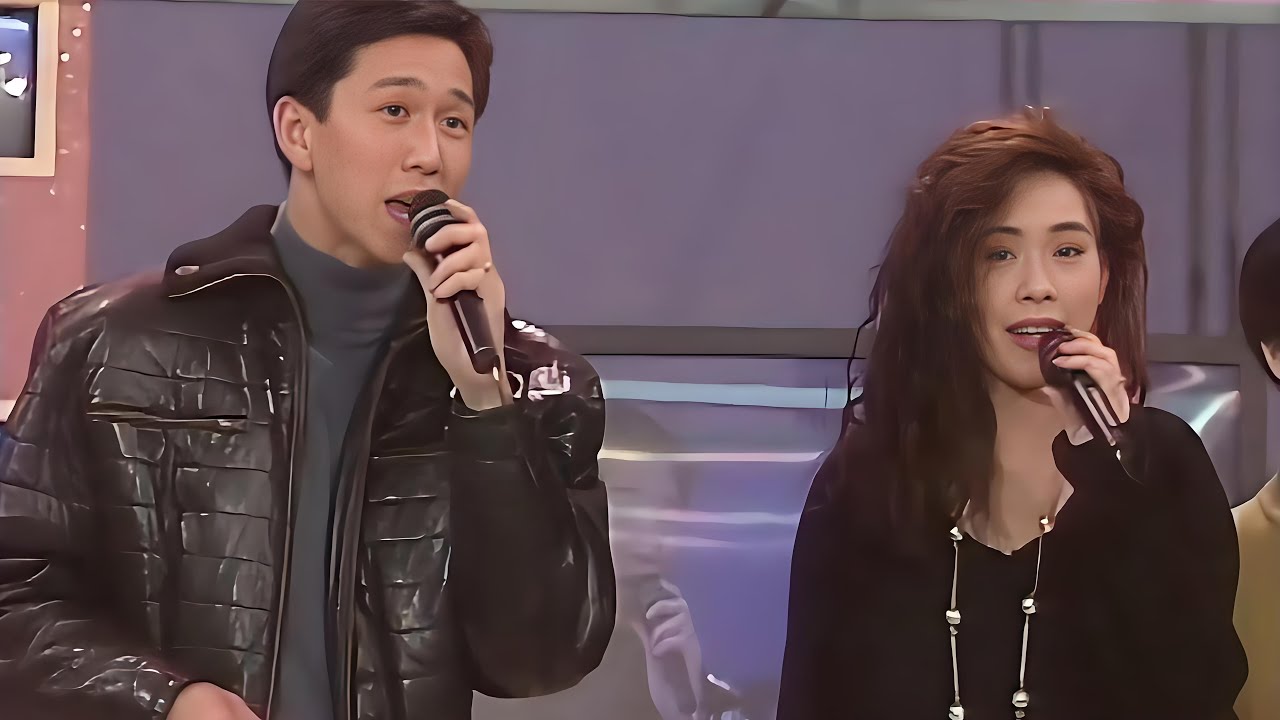 难得一见的神仙合唱！关淑怡温兆伦现场深情演绎《童年》！