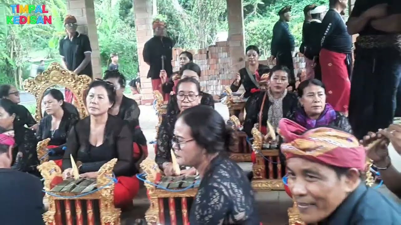 Sekaha Angklung Darma Santi (Ibu-Ibu Kedisan) - Saat Hari Pemakaman Kaki Jero Sana Kedisan