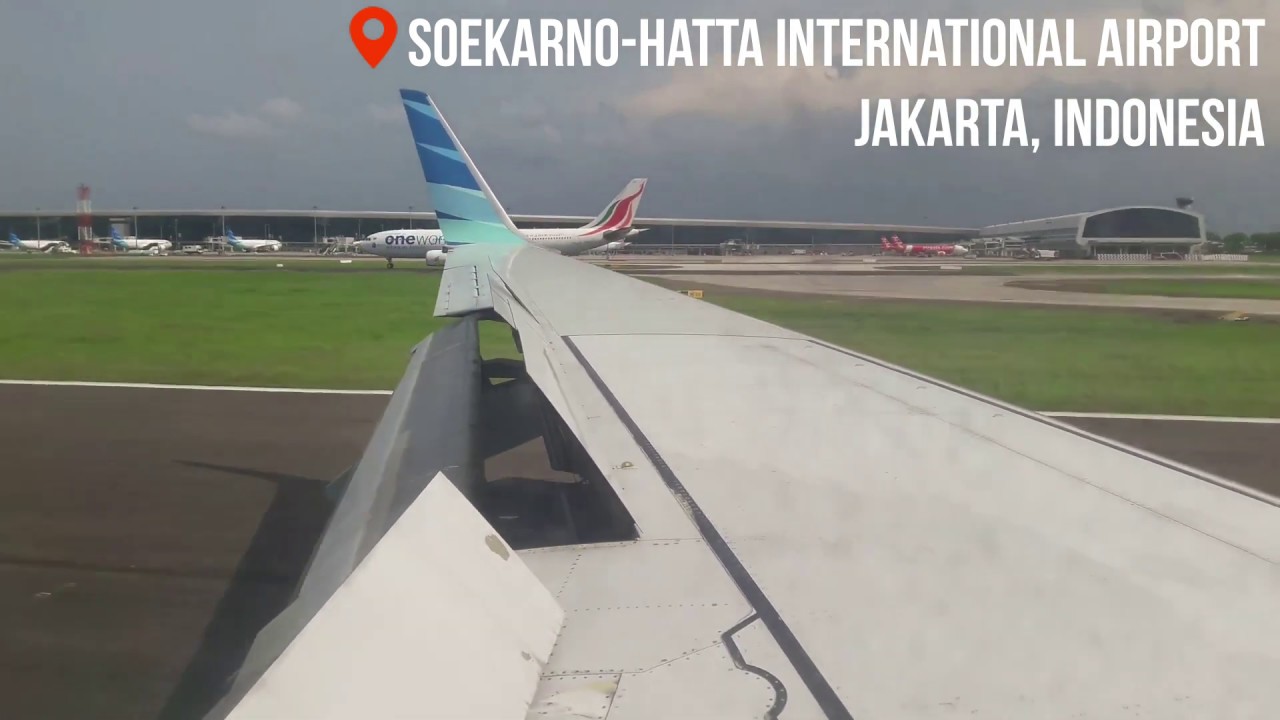 Garuda Indonesia B737-800 | Wing-view Take-off and Landing | Kualanamu to Soekarno-Hatta