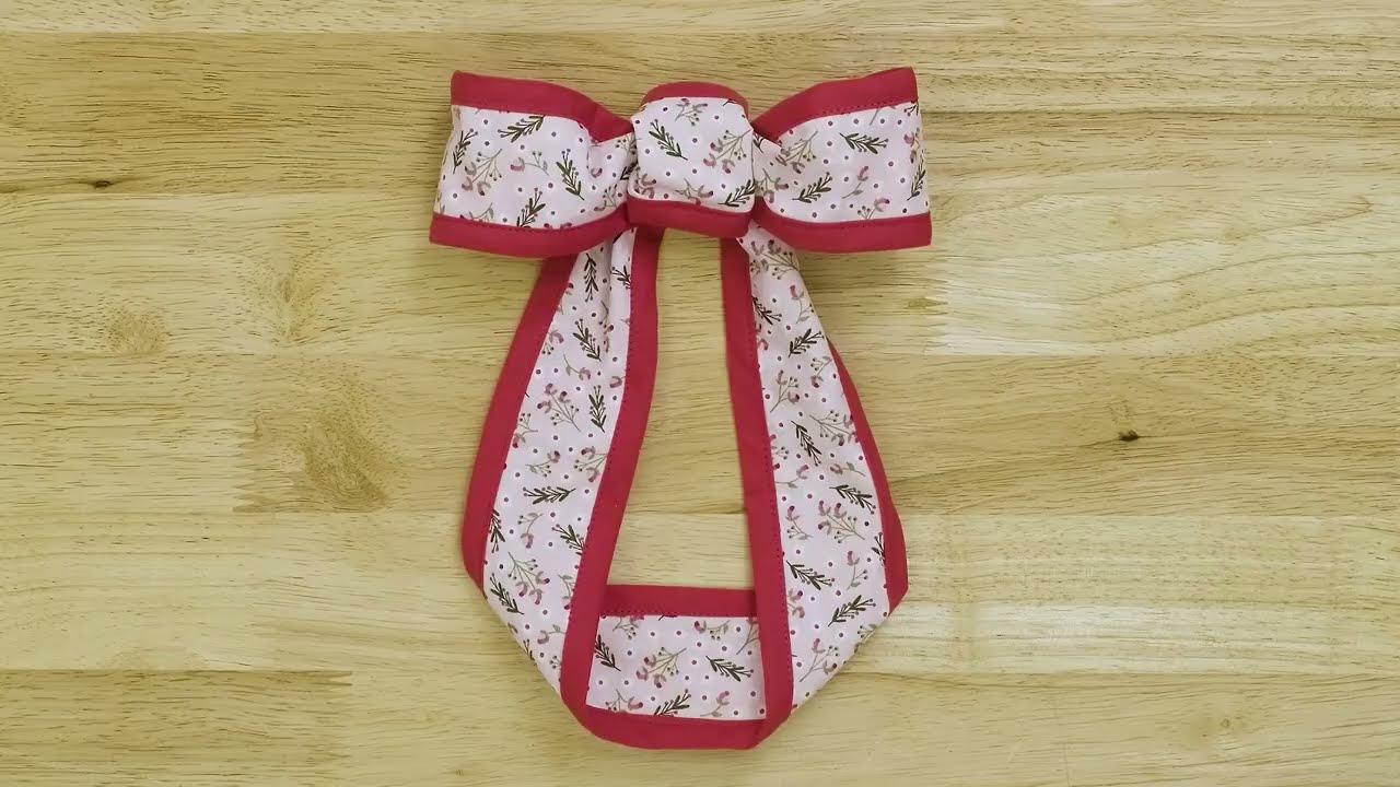 Make a Wreath Bow with Fabric and Wire | Made to Create