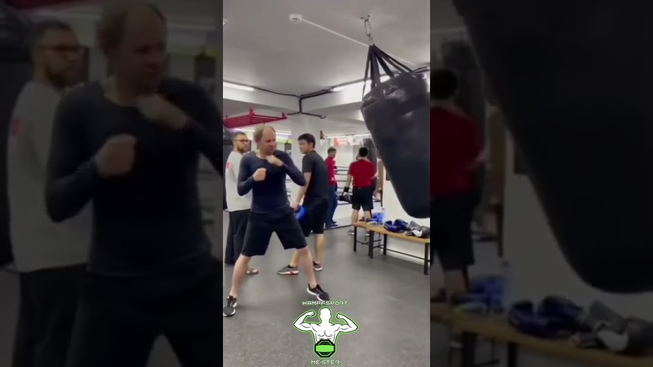 Pugile mingherlino distrugge mega sacco da box