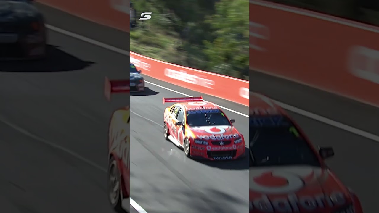 A classic red versus blue battle on The Mountain ⚔️ #bathurst1000