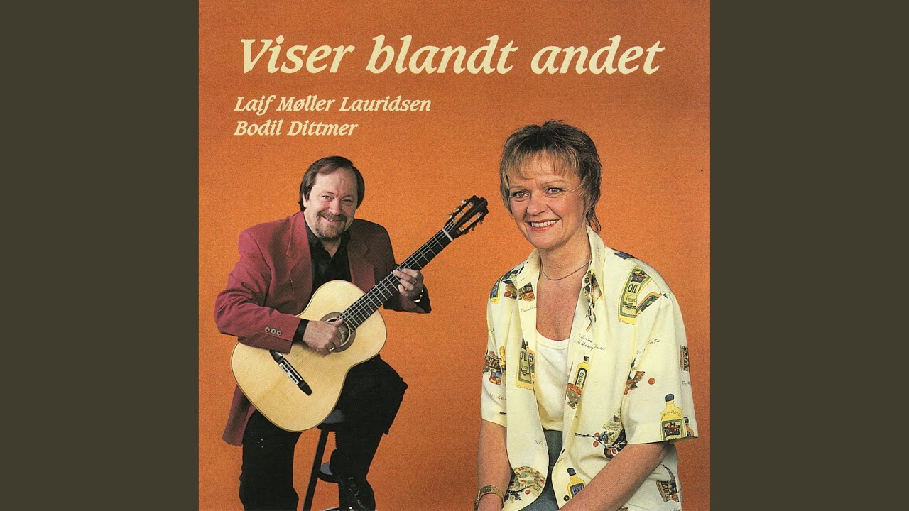 R&aelig;ven Er Ude Med Halen S&aring; Lang