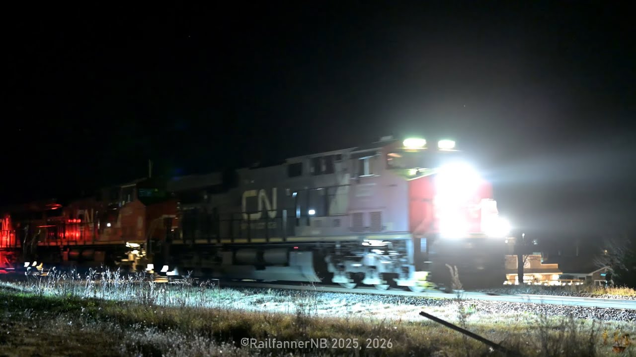 Over 30 Minutes of Night Action on the CN Sussex Sub!