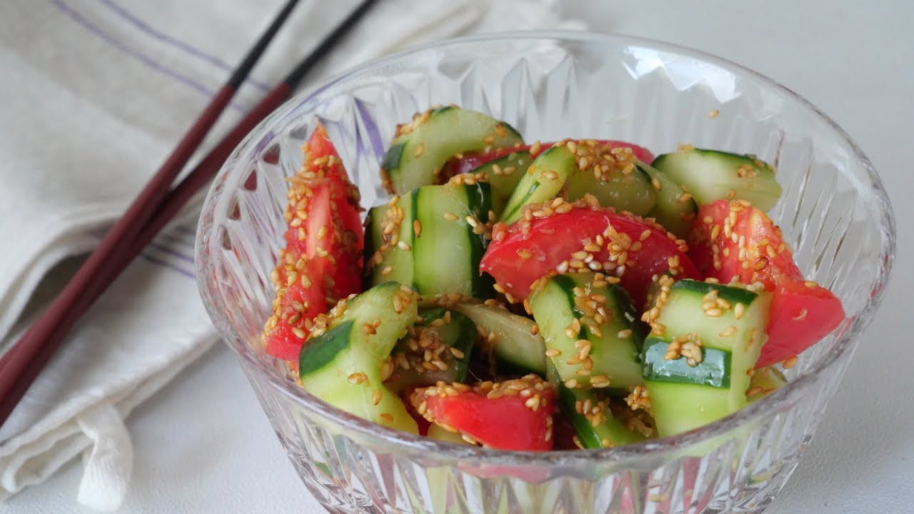 【生姜とお酢が効いてさっぱり旨い♡胡瓜とトマトの胡麻サラダ】切って和えるだけ♪「まるめし」 | Tomato and Cucumber Salad