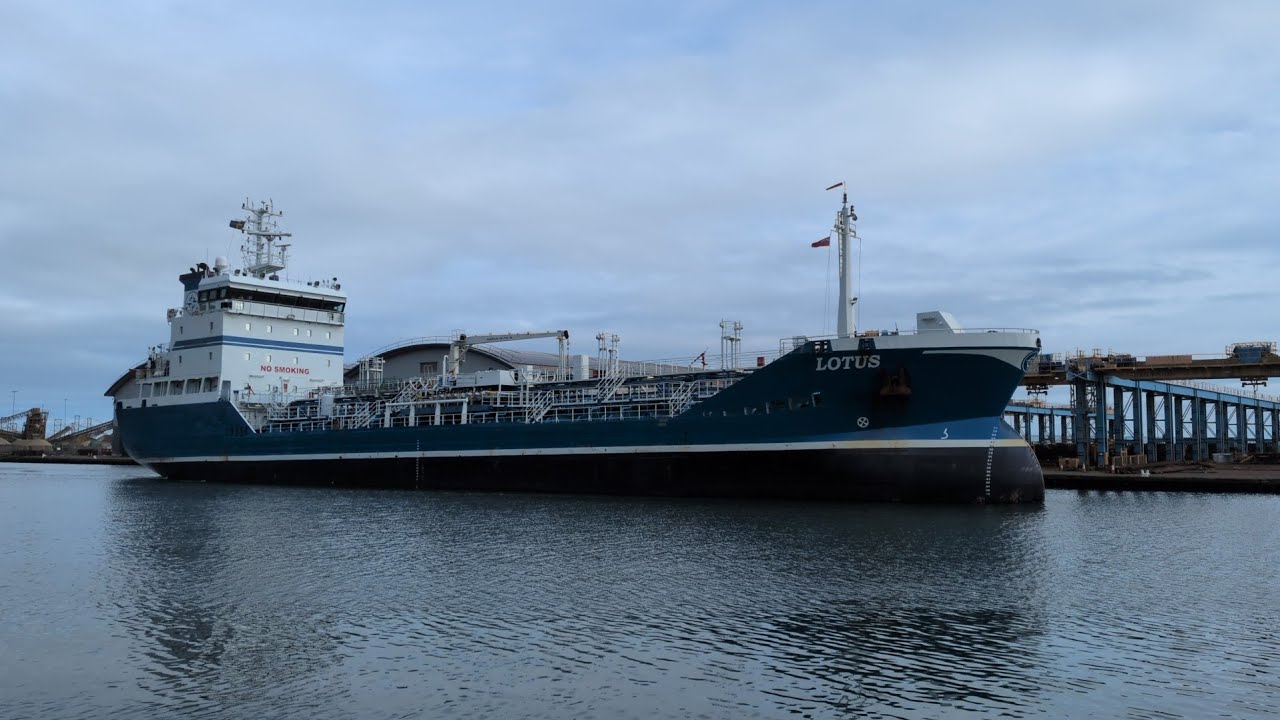 Swedish tanker 'Lotus' (IMO 9297137) departing Shoreham Port for Slagentangen, Norway.