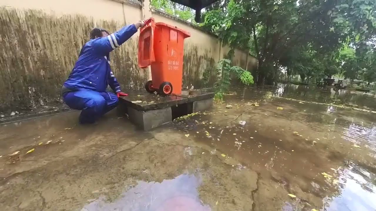 The worst sewer blockage I've ever seen on campus during a rainstorm