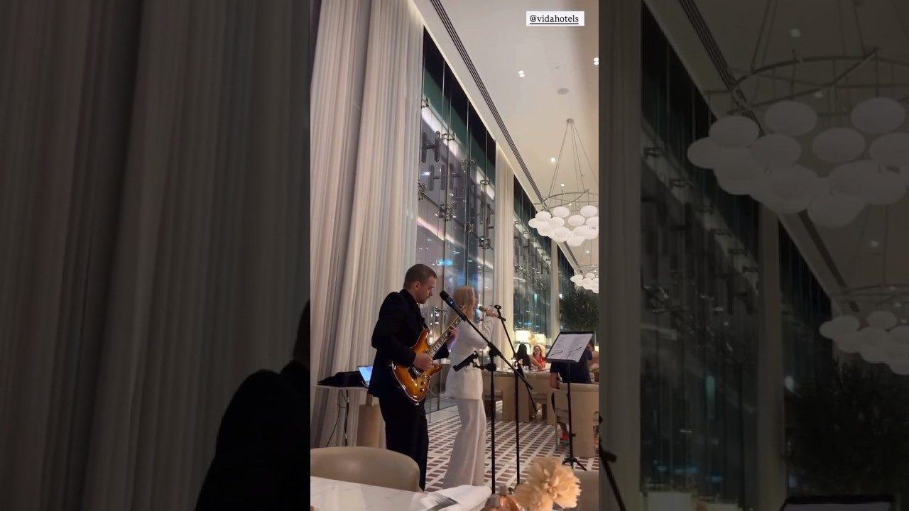 Live sound, live connection🎤🎸#dubaisinger duoperformance #livemusicdubai #eventsdubai #coverduo