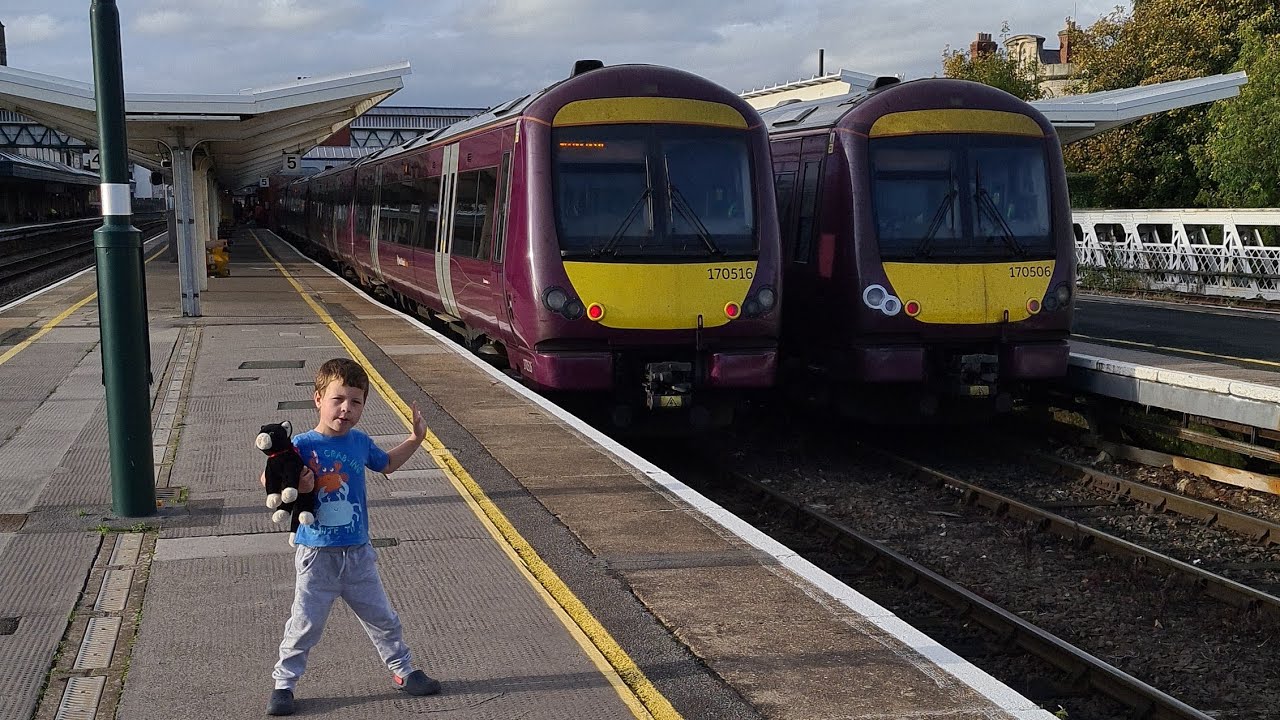 Shrewsbury Train Station class 170 Emergency stop, due to couplings. detached then reattached.