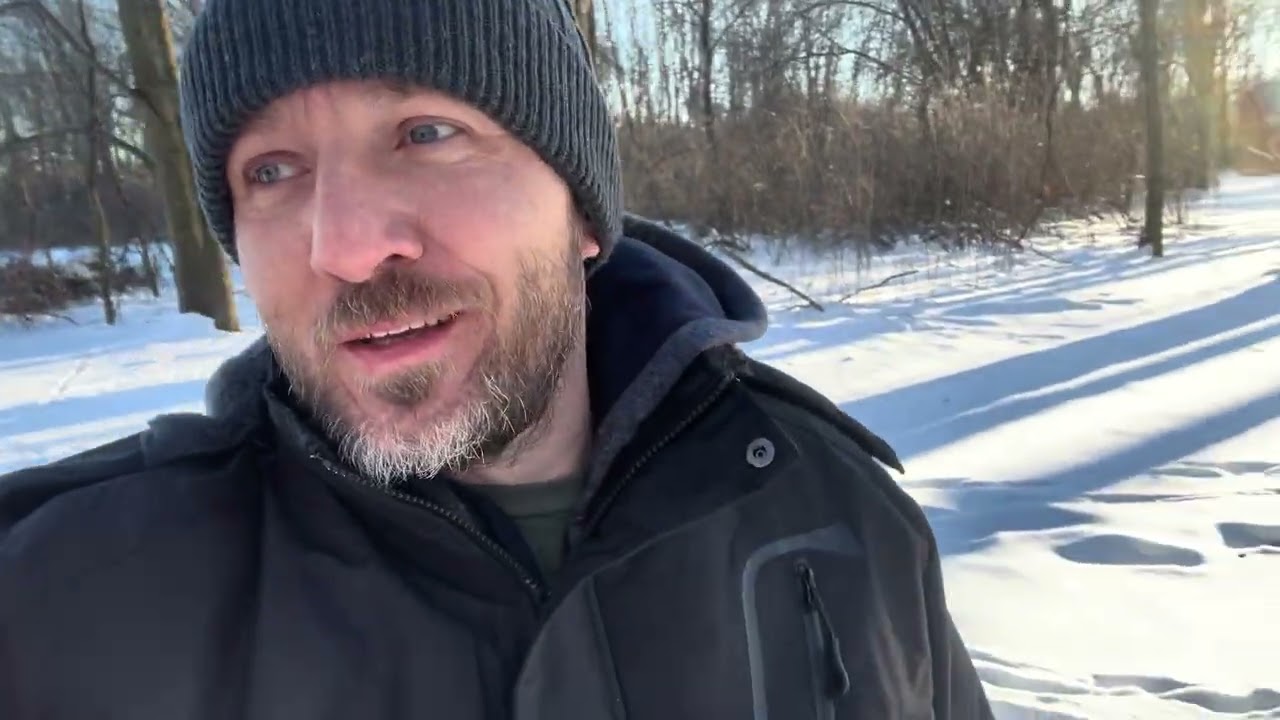 Snow, talk, live.