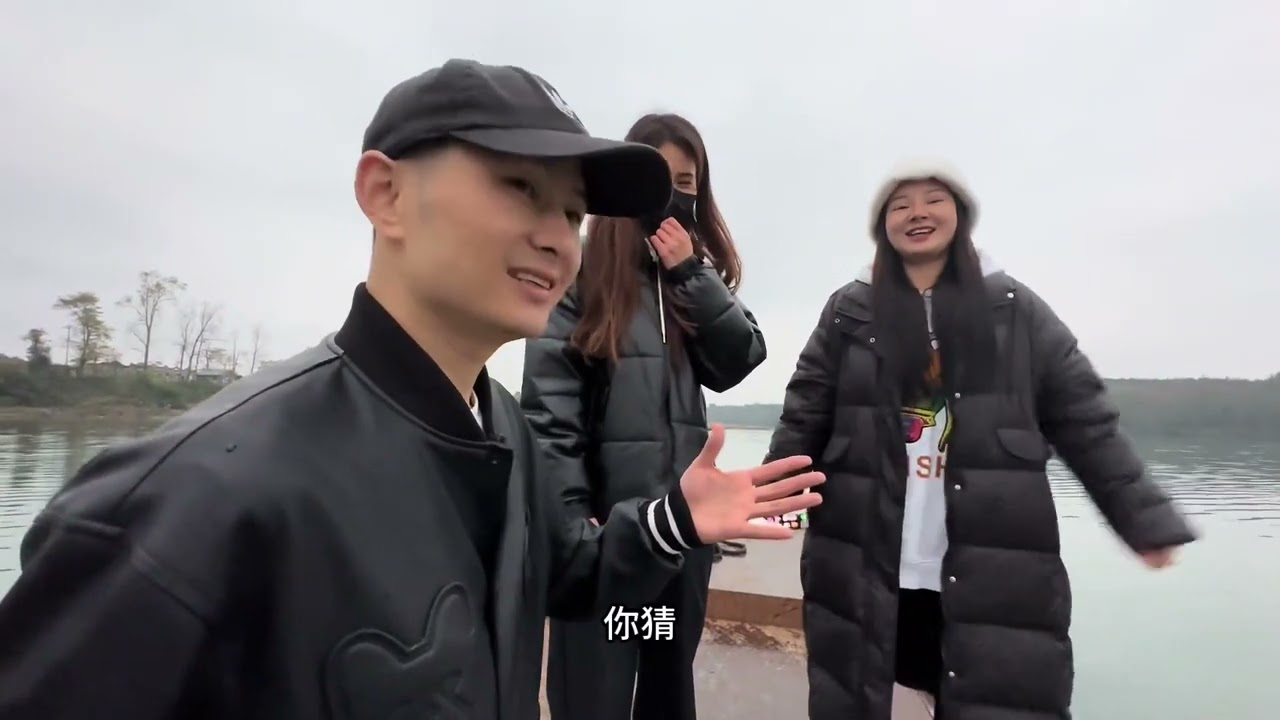 变异鲟龙鱼来袭（下集） 眼花缭乱，最终敲定两条米级变异鲟龙鱼，一条花斑，一条纯白#豆爸先生养鱼日记 #豆鱼路亚 #鲟鱼