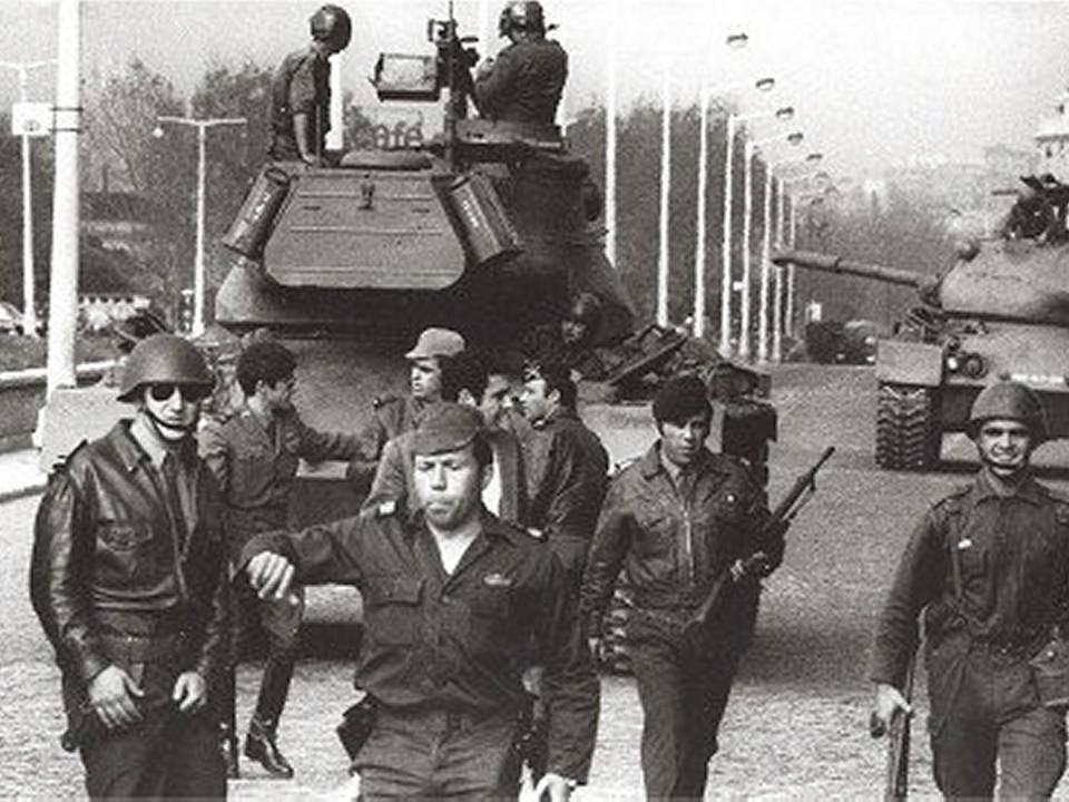 O 25 DE ABRIL DE 1974 - 100 FOTOGRAFIAS