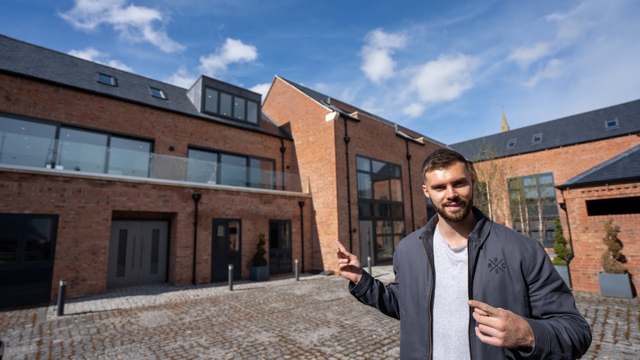 What £689,000 & £899,000 buys you in Market Harborough (55 mins from London ) Full new build tour