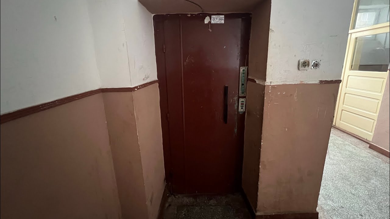 Old Original IFMA Traction Elevator, with Problems@Strada Câmpului Nou Nr.11 Sc.B, Făgăraş, Romania