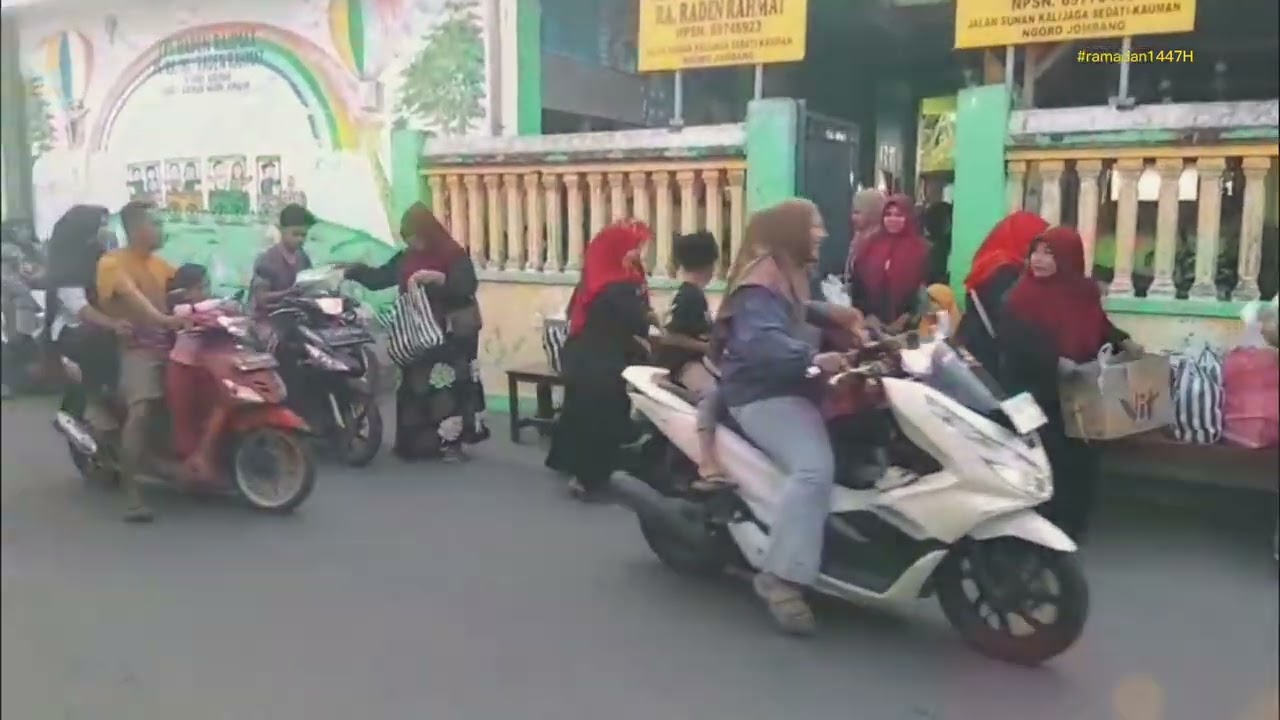 Barbagi takjil #berbagi #berbagitakjil #ramadhanpenuhberkah #ramadhankareem 