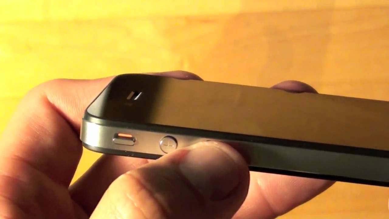 Apple iPhone 4: распаковка и активация