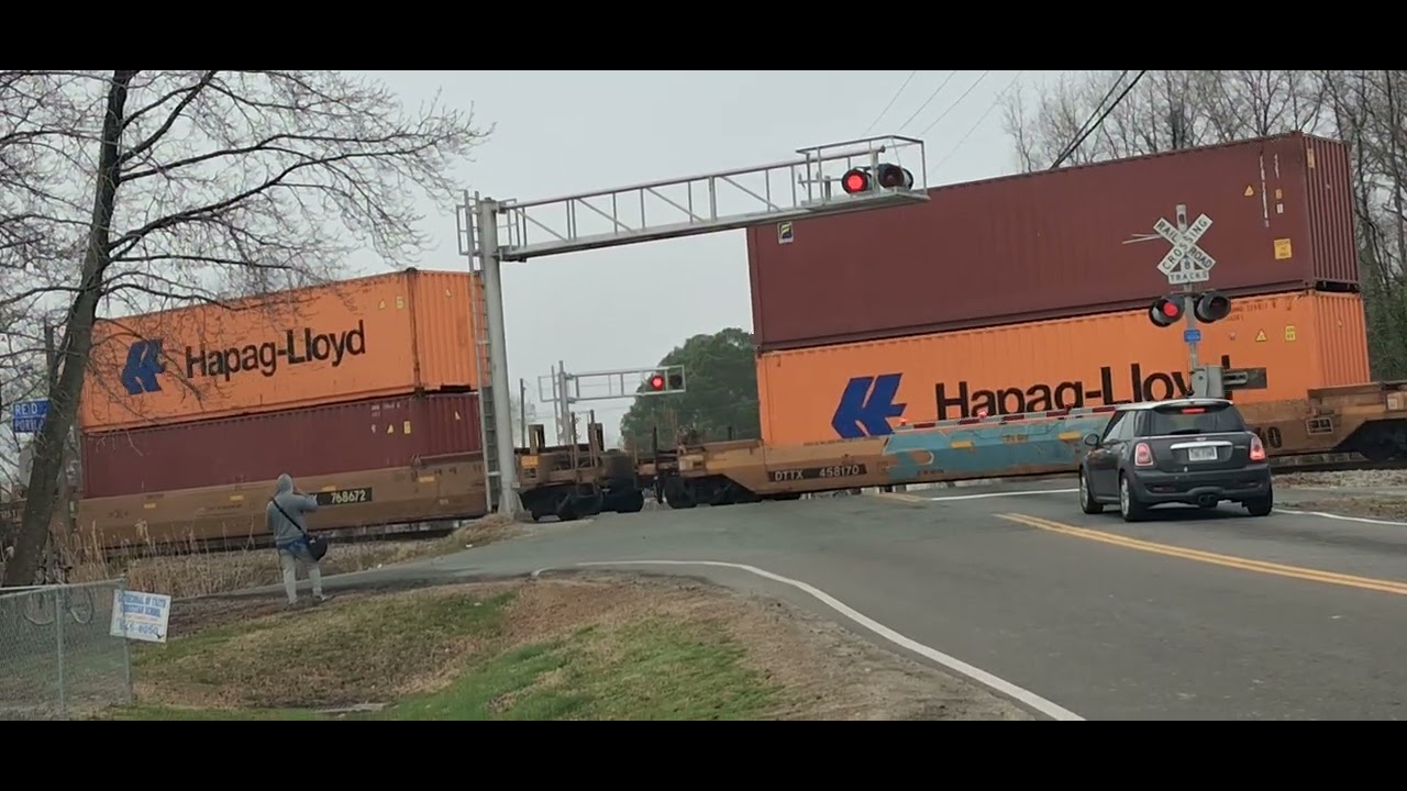 NS 279 crosses portlock road
