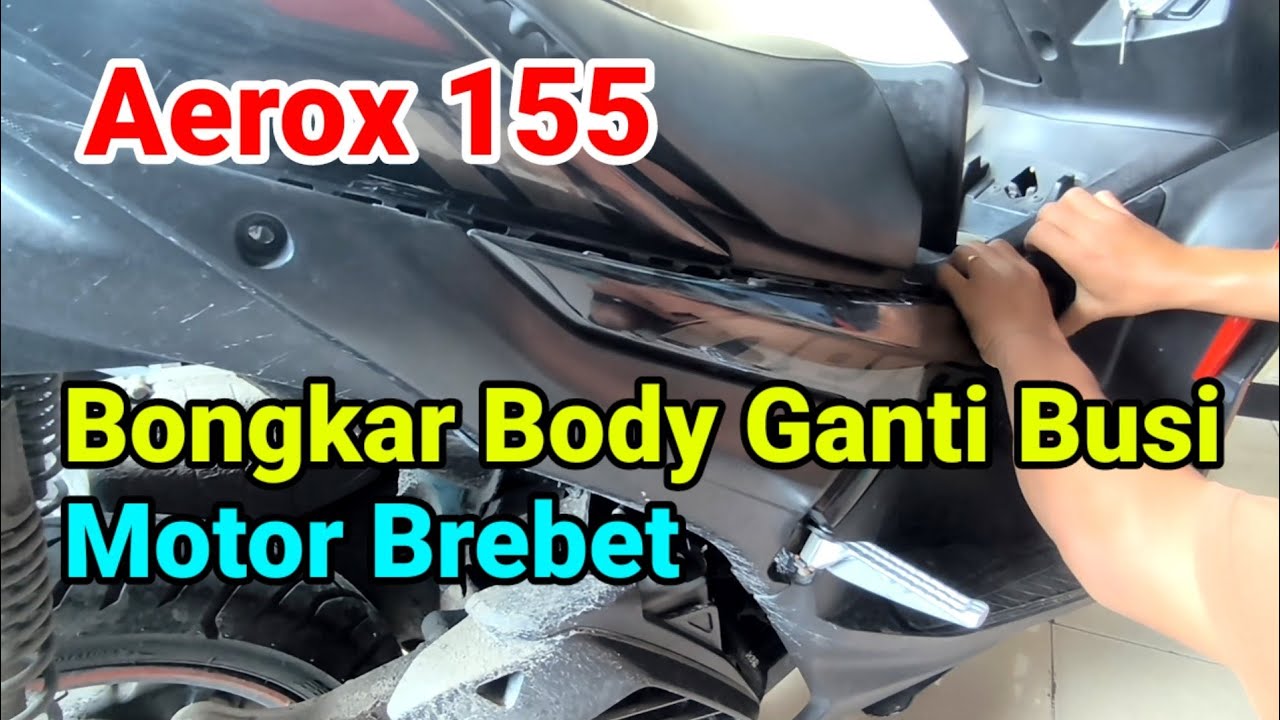 Bongkar body Motor Aerox 155 ganti busi dan membersihkan cangklong busi, servis motor