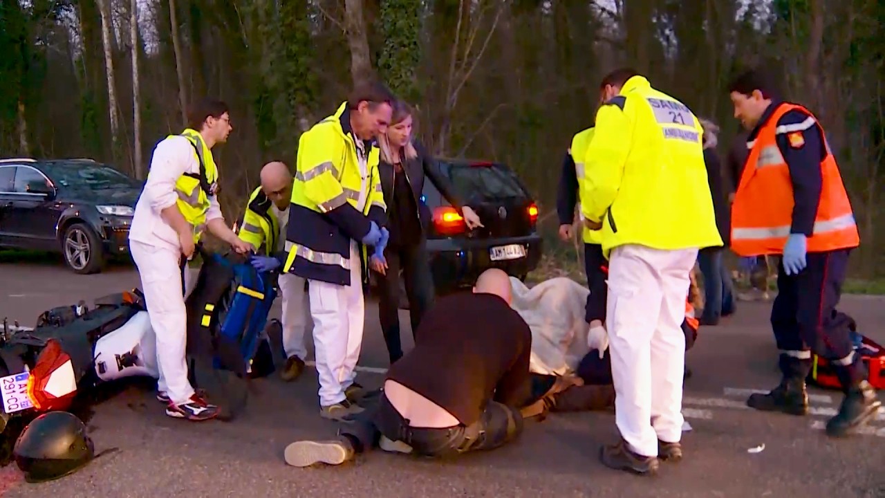 Les secours de Dijon : violente collision entre une voiture et une moto | Enquête Choc