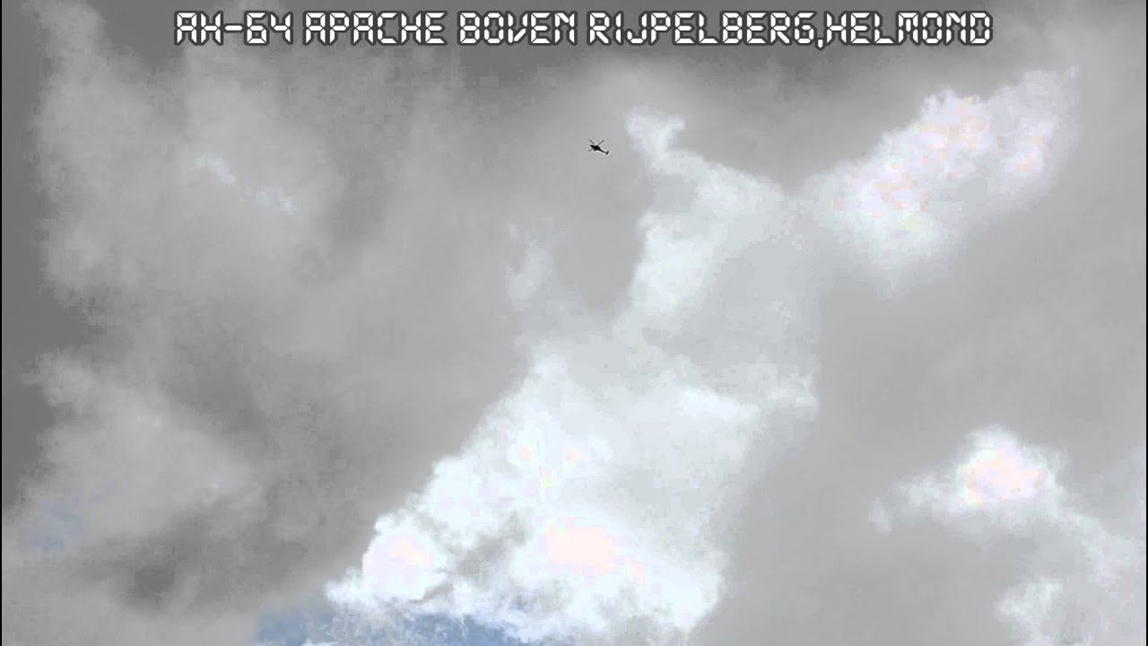 AH-64 Apache helikopter boven de Rijpelberg Helmond